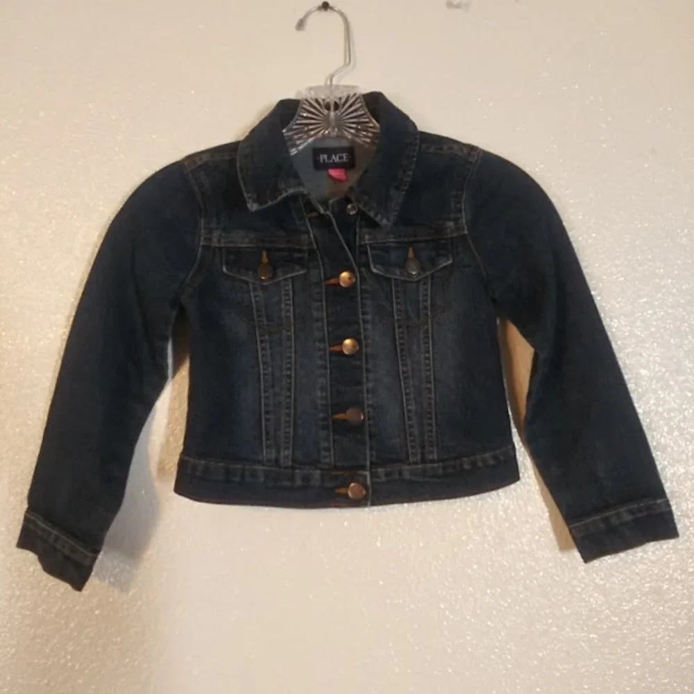 The Children's Place girls size 5/6 dark blue wash jean jacket